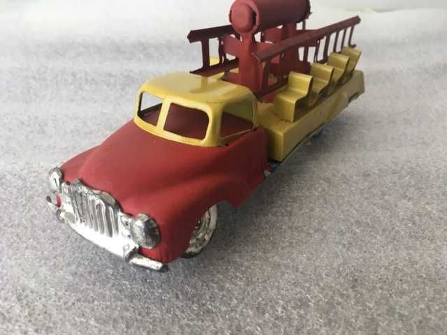 Brinquedo português de folha (design anos 60) - camião bombeiros
