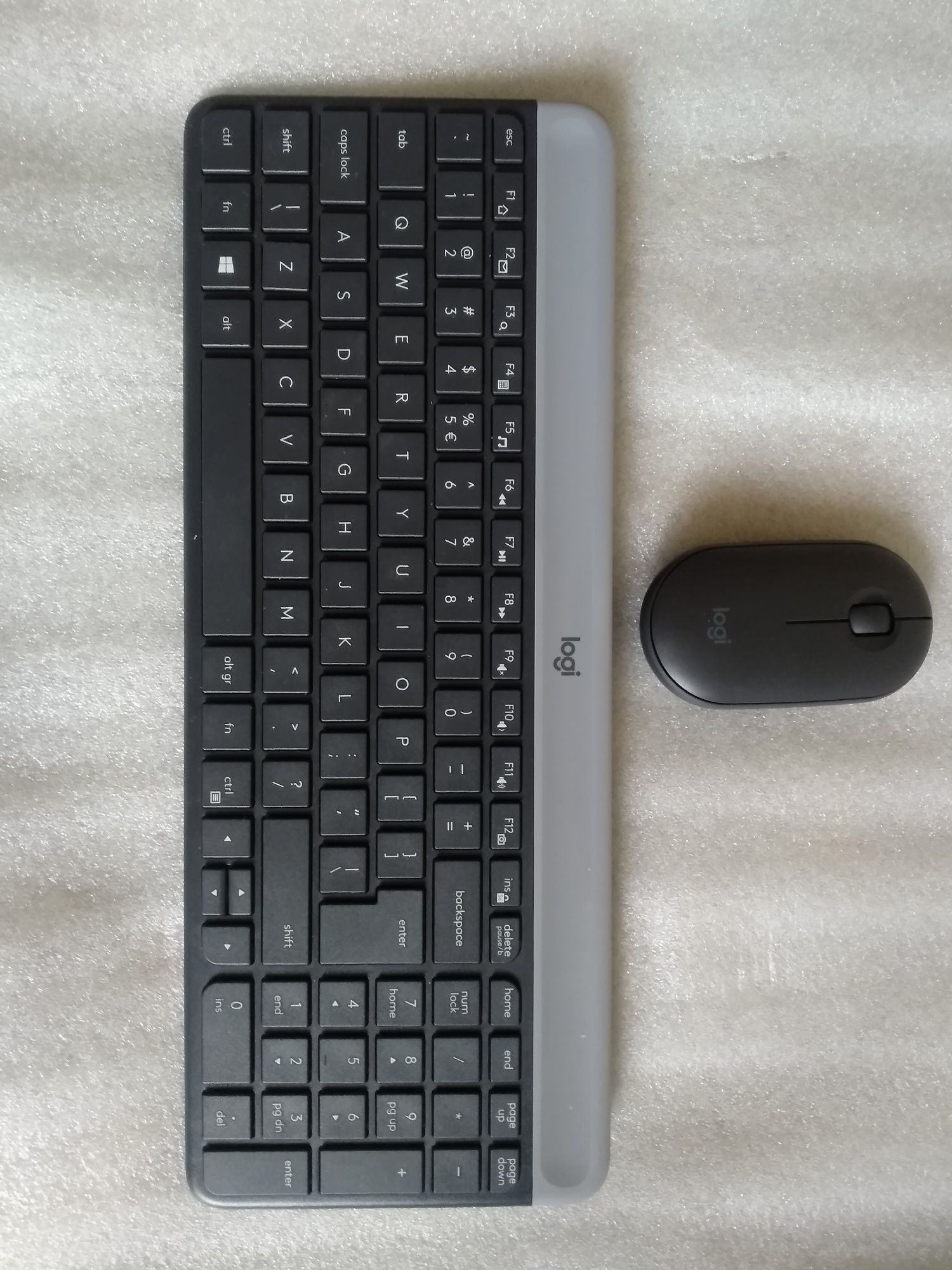 Logitech MK470 plus myszka