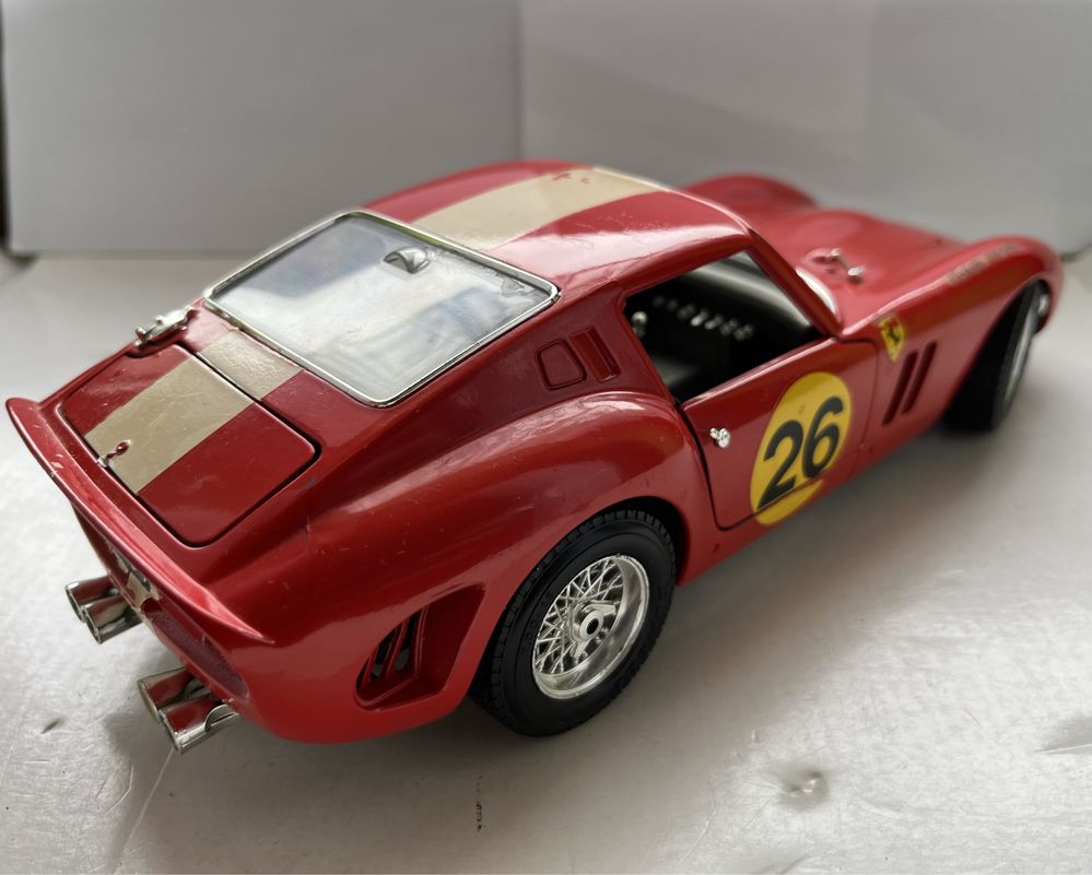 Model samochodu w skali 1:18 Ferrari 250 GTO Bburago Burago