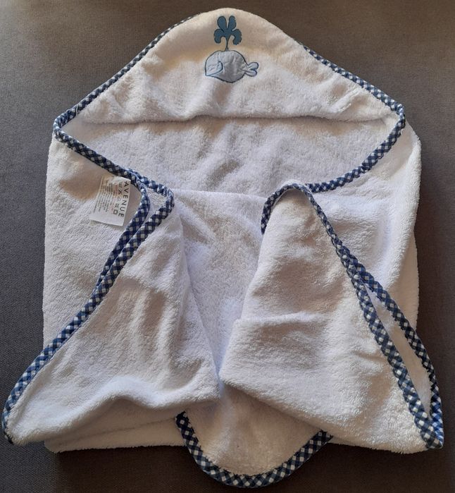 Ręcznik z kapturem z rysunkiem wieloryba