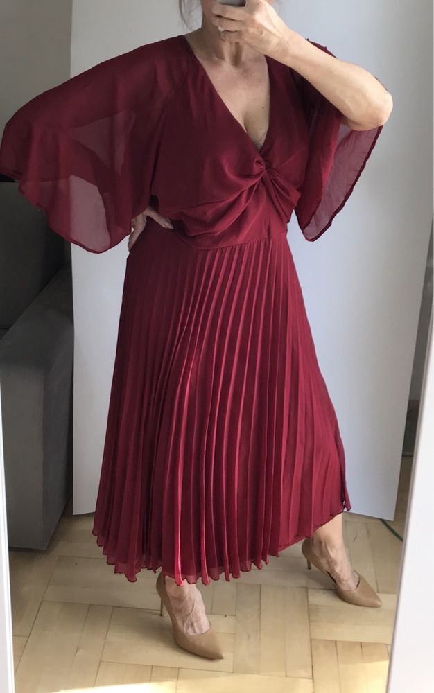 Szyfonowa sukienka midi w kolorze bordowym