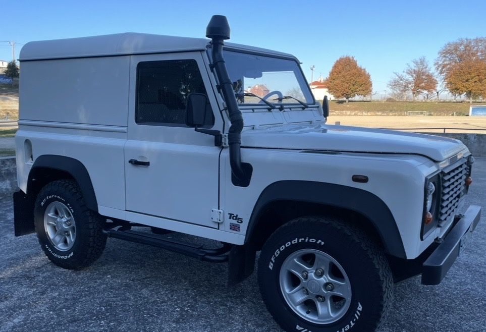 Land rover defender