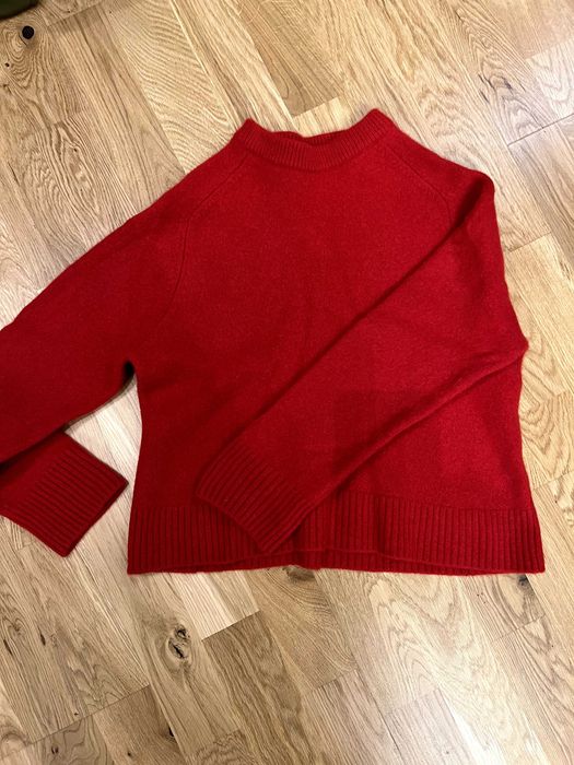 Czerwony sweter damski Massimo Dutti