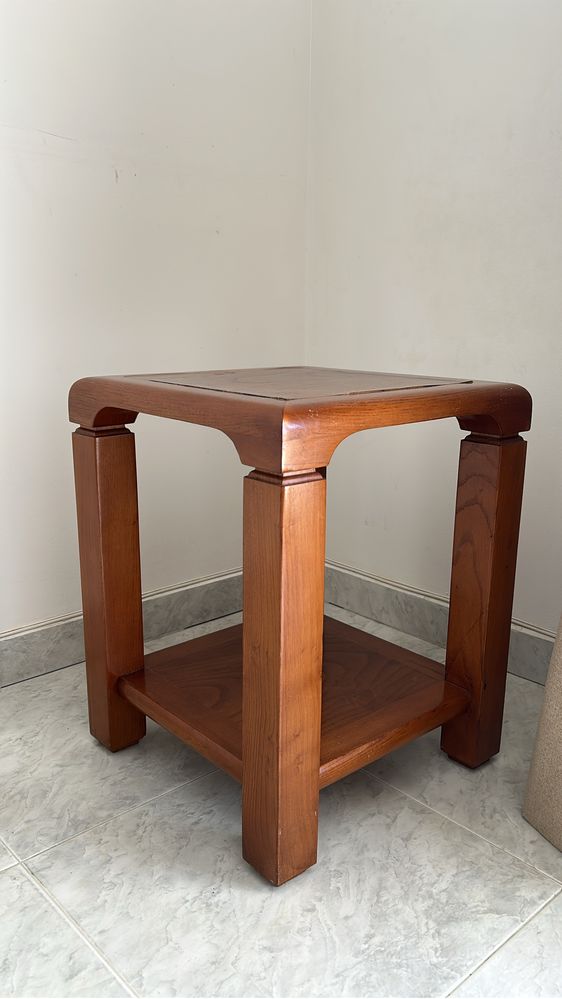 Mesa de apoio de madeira
