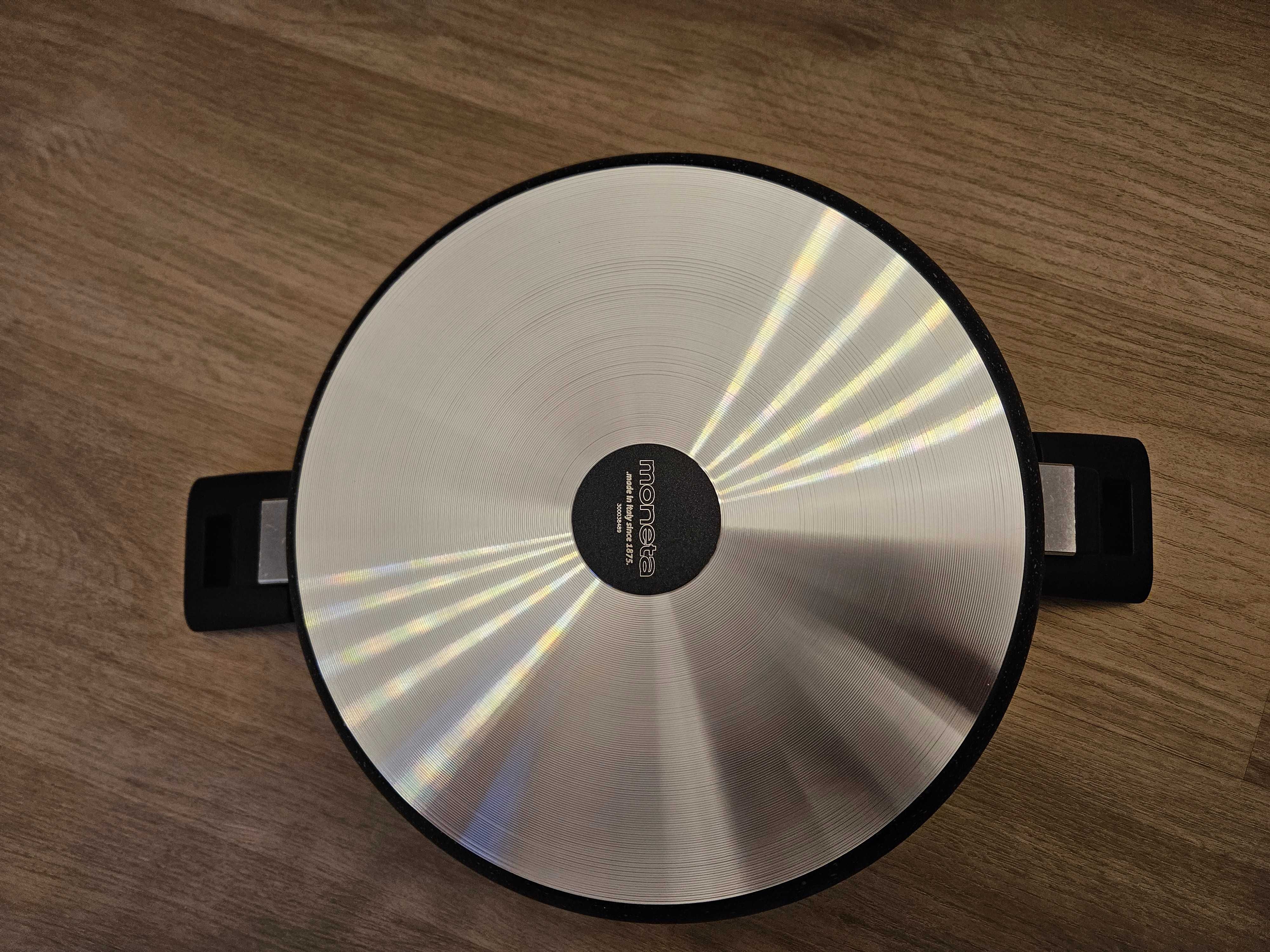 Patelnia tradycyjna Moneta 28 cm aluminiowa z czarnymi uchwytami