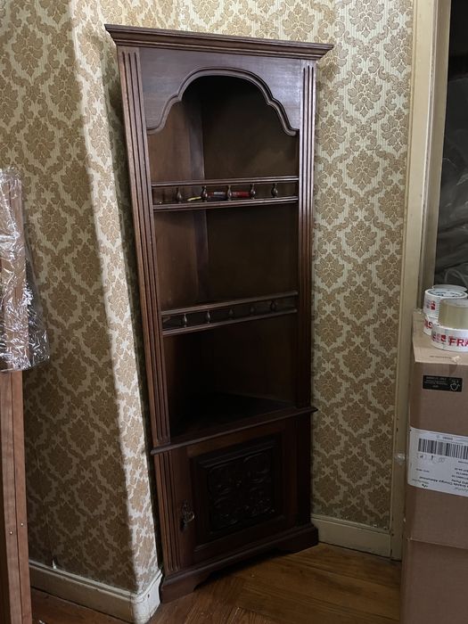 Móvel de canto de  madeira