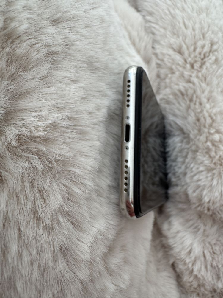 iPhone 10 w dobrym stanie