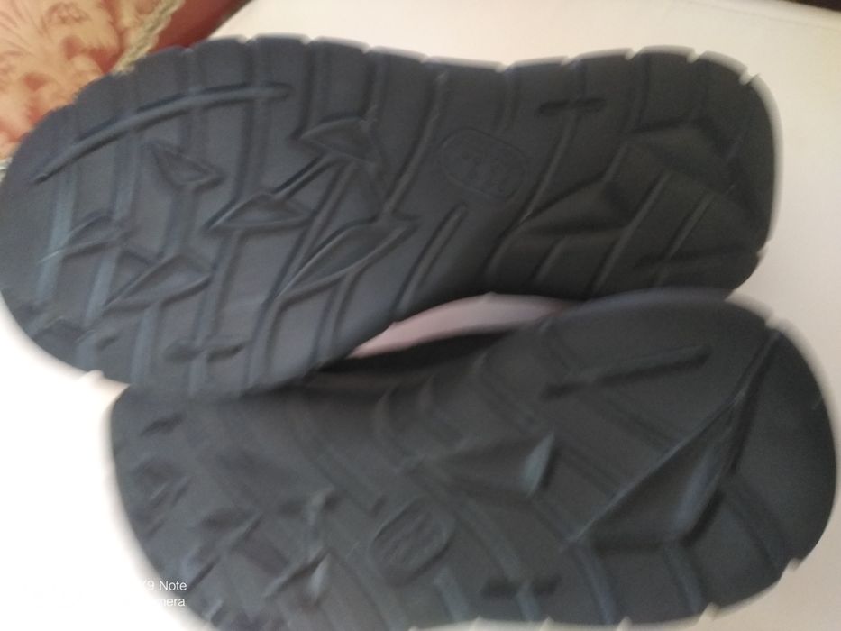 Кросівки підліткові вир.Італія ,натур шкіра розмір 36.