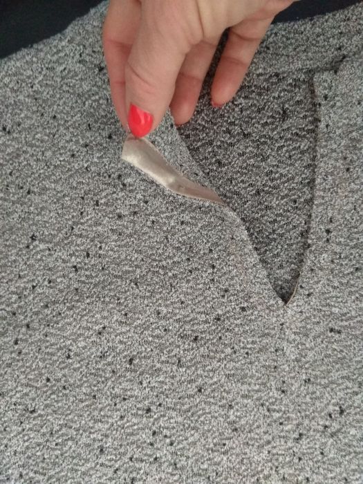 Efektowna dzianinowa sukienka o długości mini