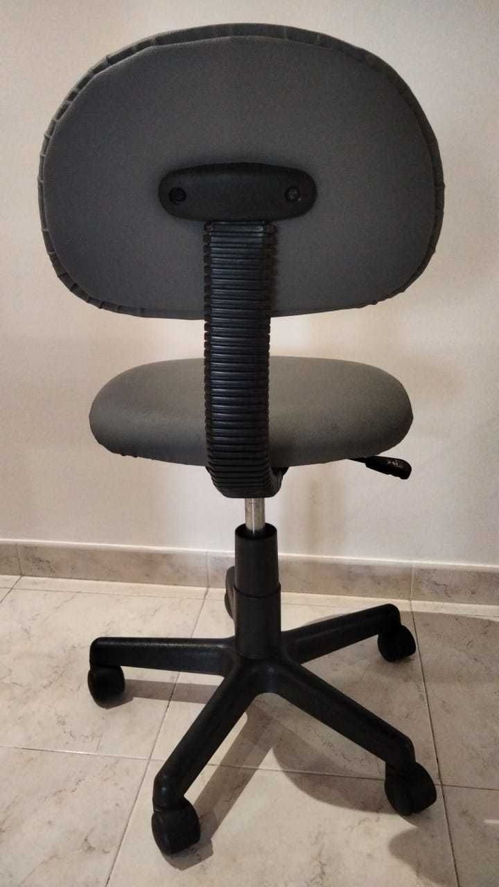 Cadeira para manicure ou segretária