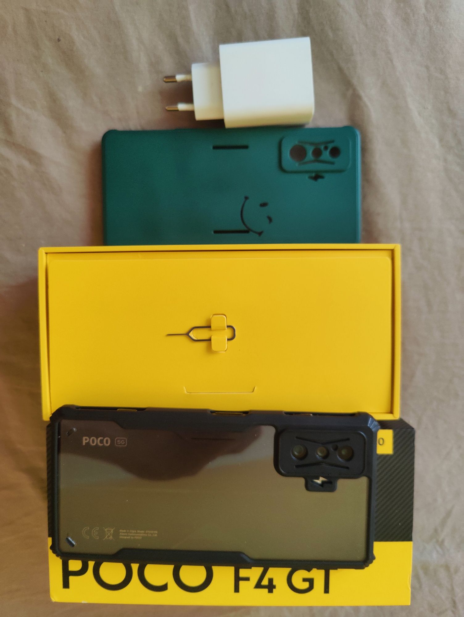 Sprzedam gamingowy smartfon Xiaomi Poco F4 gt. 12/256. Stan BDB