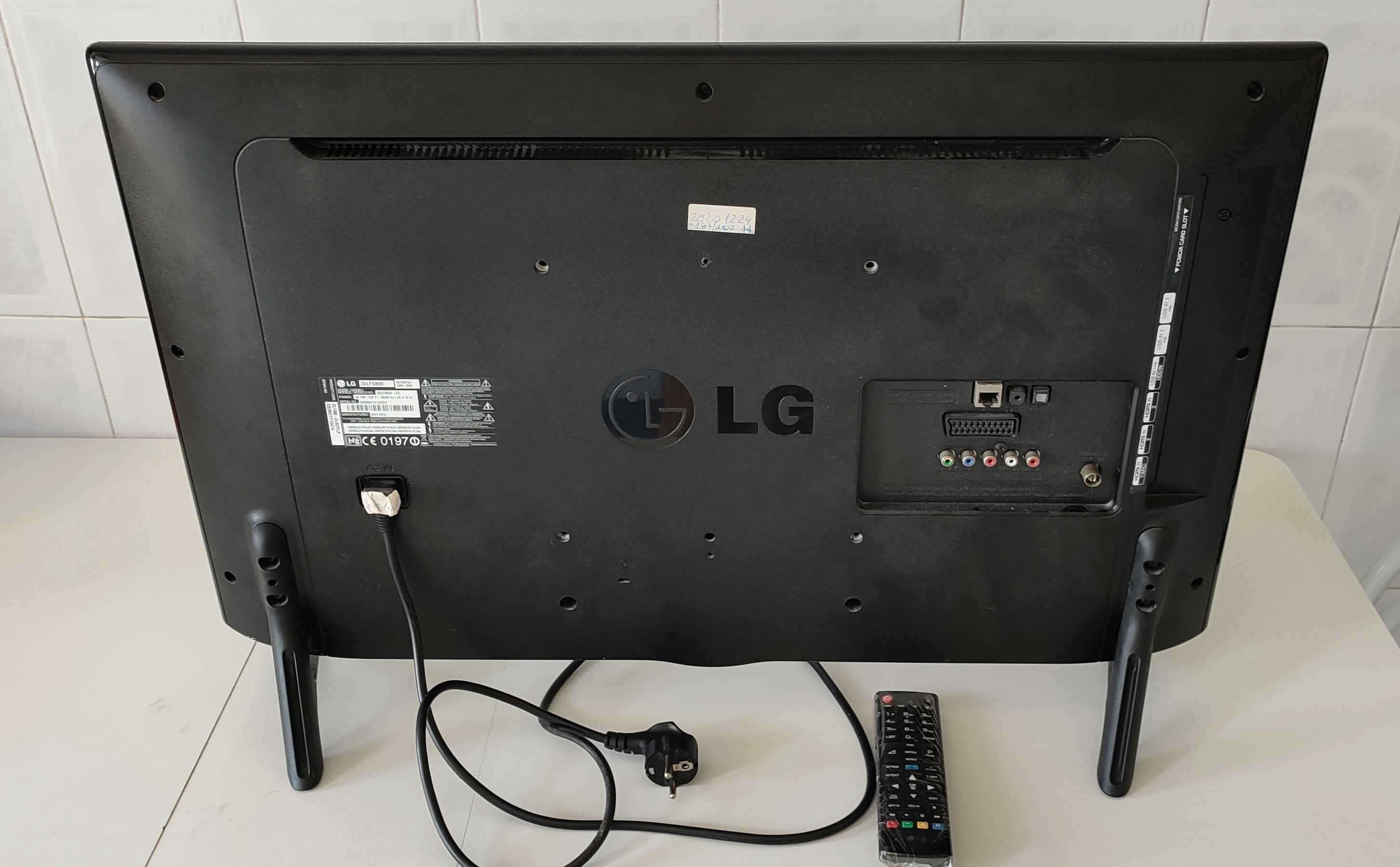 TV LG 32LF5800 com caixa e comando