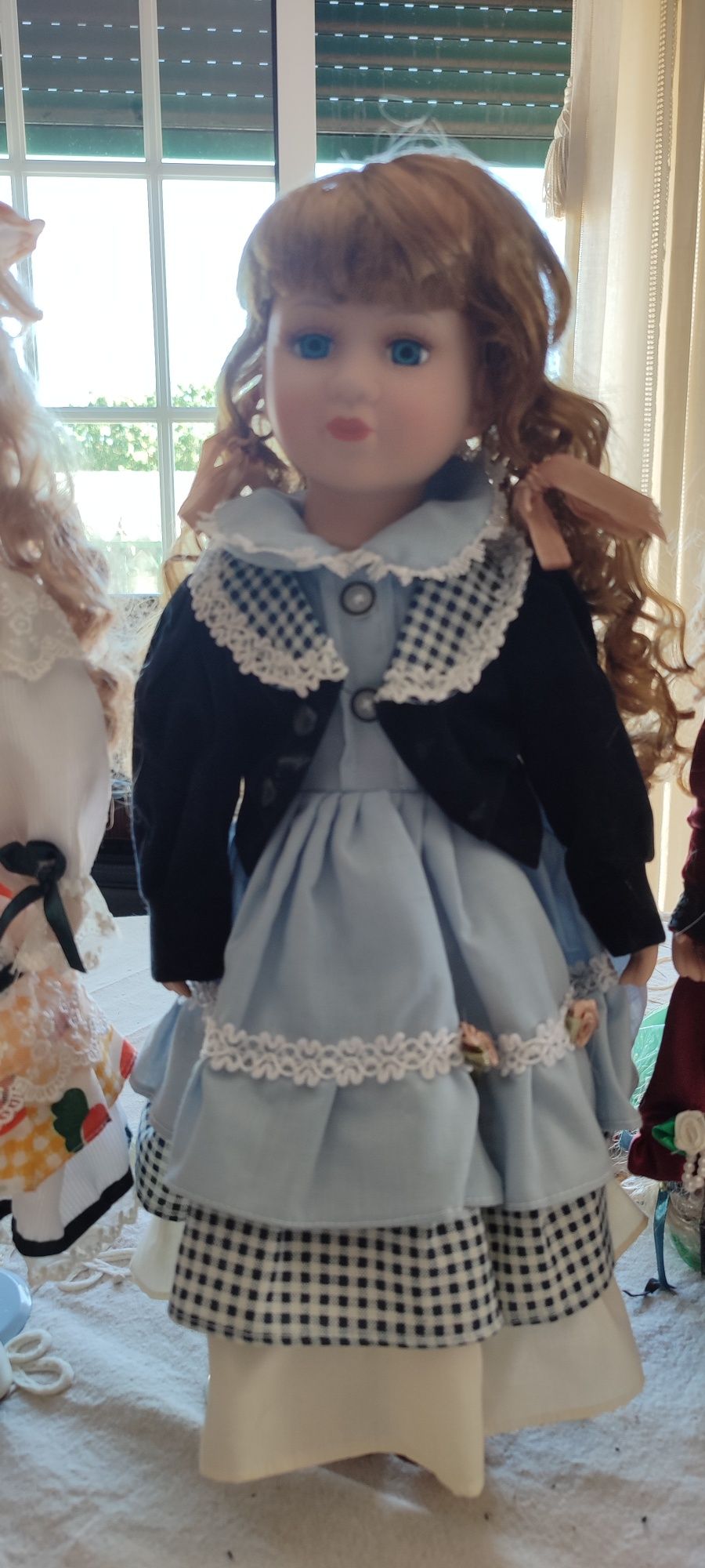 Noiva já foi vendida. Bonecas porcelana antigas mas novas.