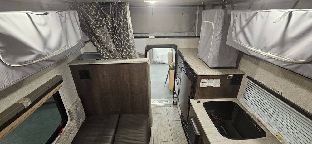 Pickup camper, kamper zabudowa Palomino SS-1251 do Dodge RAM Ford F-15