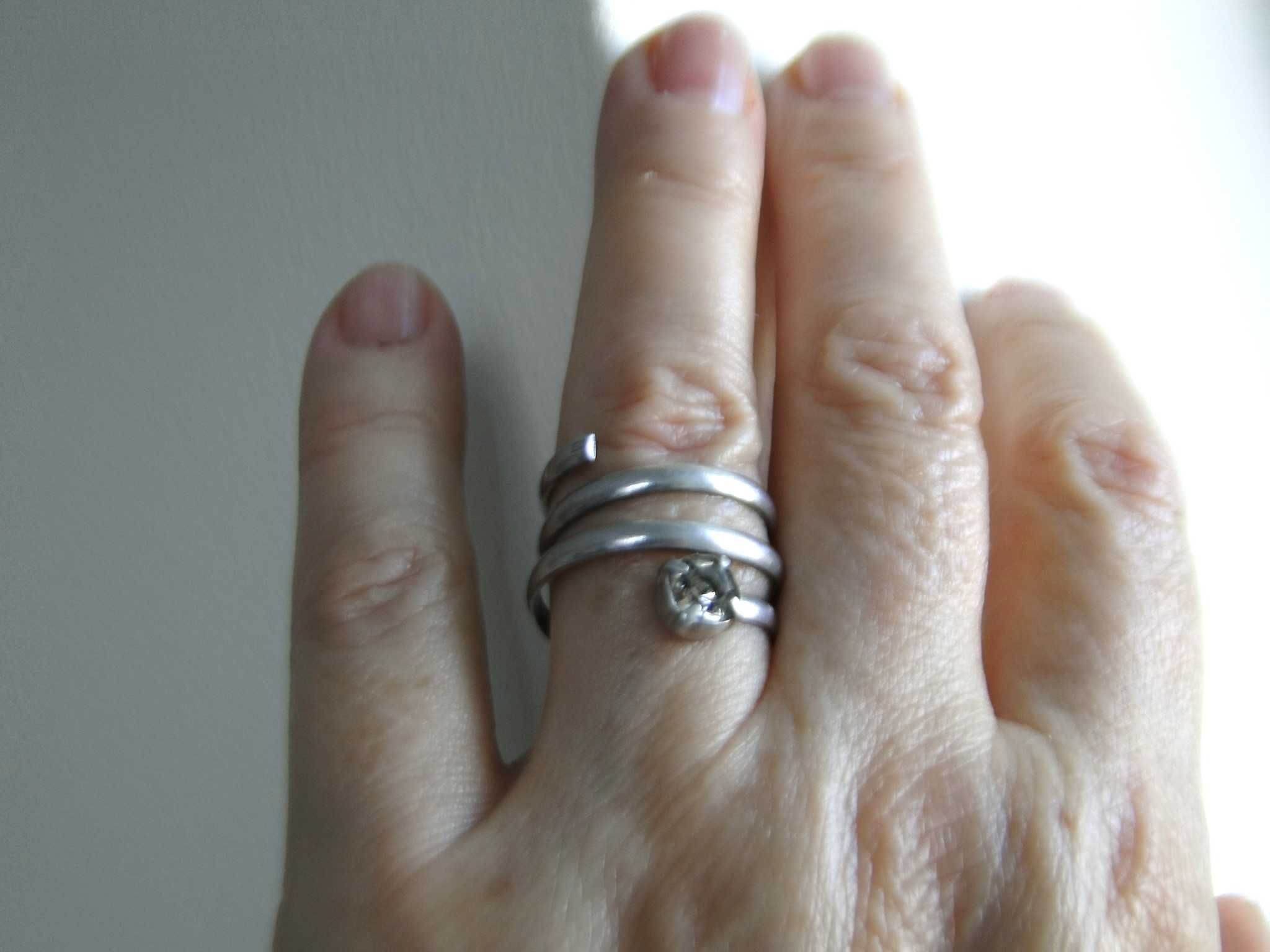 Nietuzinkowy, stary pierścionek srebro 925