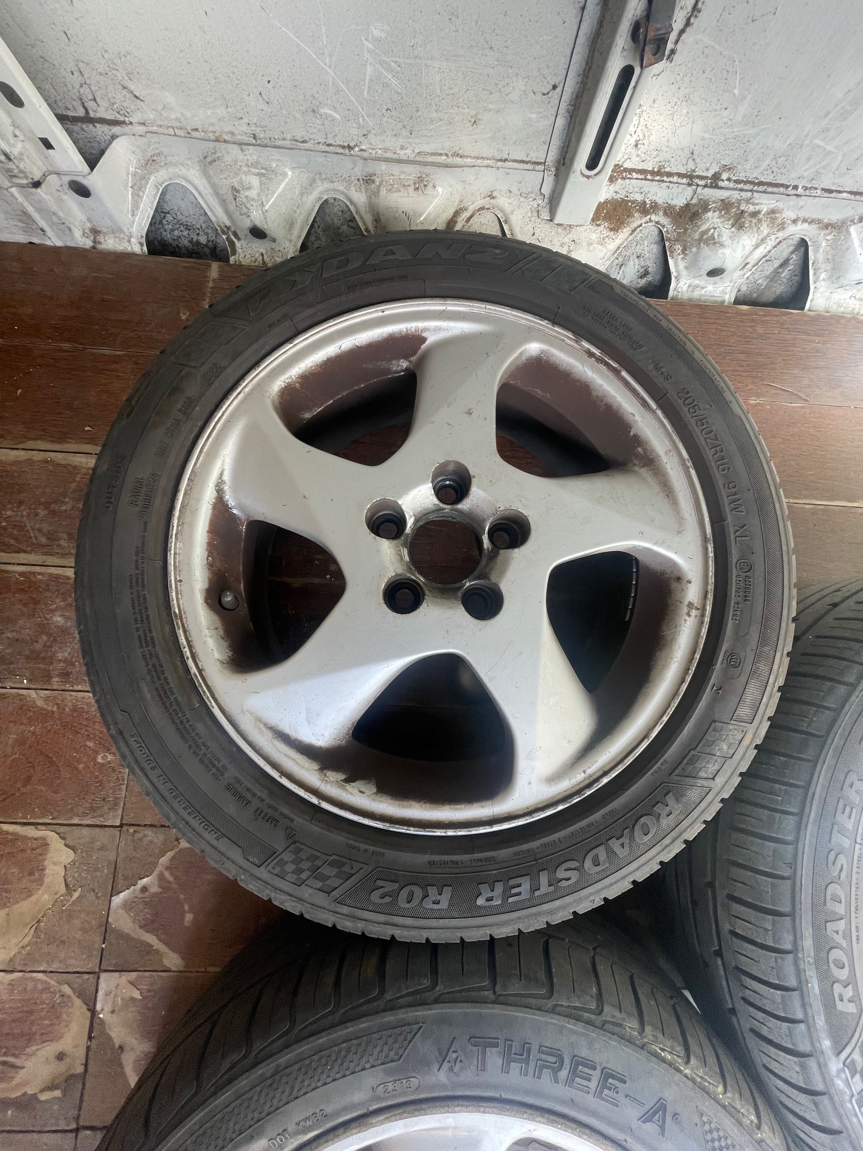 4 jantes 16 da VOLVO com 4 pneus em óptimo estado