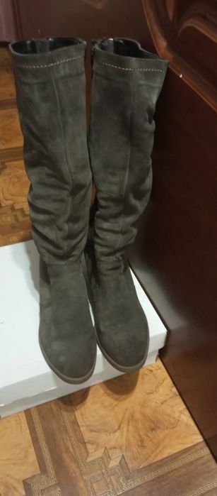 Продам зимние сапоги женские