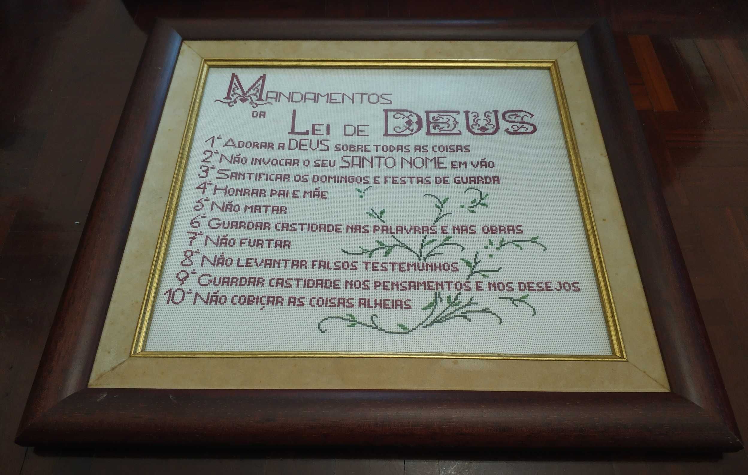 Quadro com os 10 Mandamentos - Artesanato Ponto Cruz