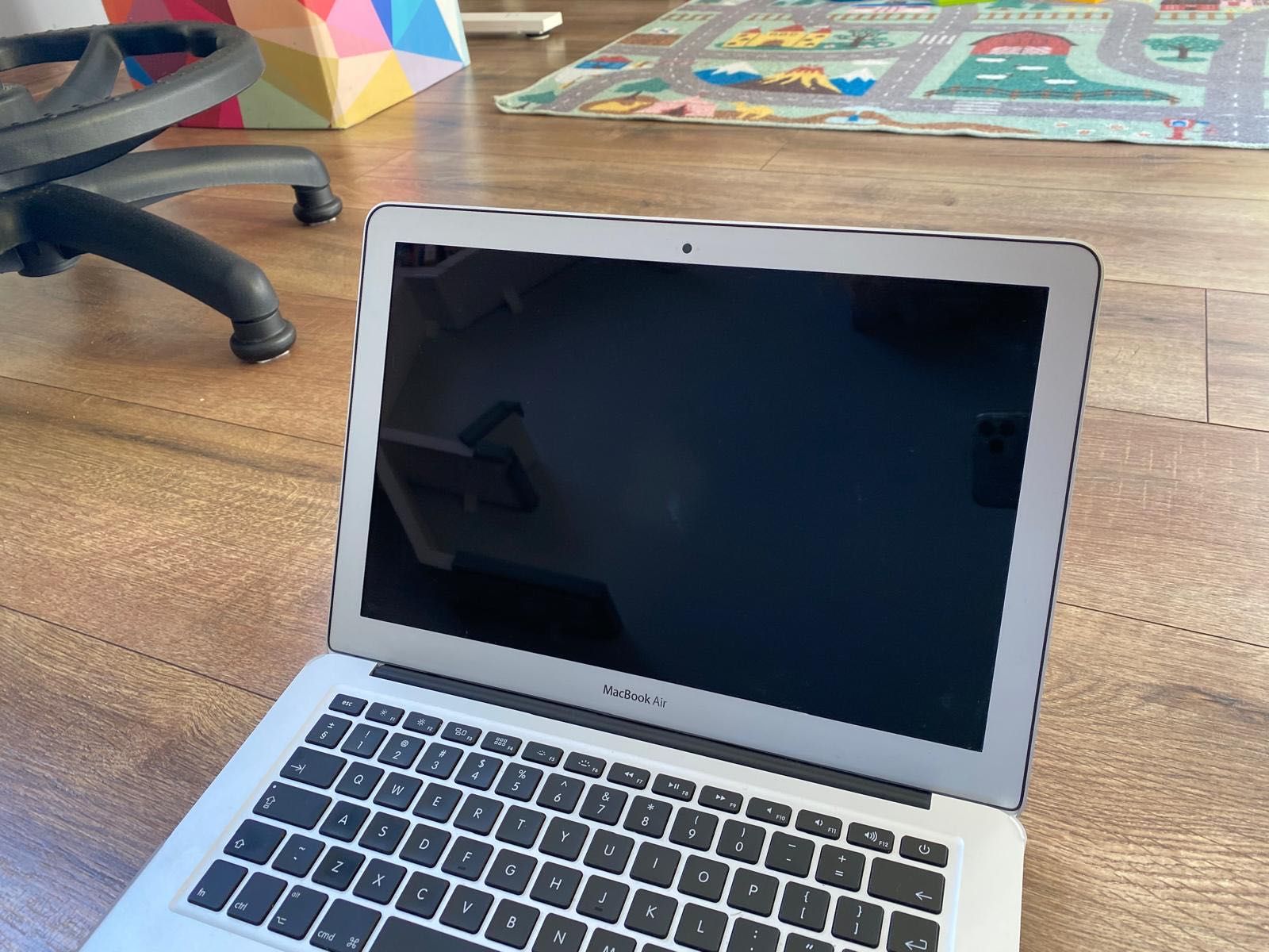 Komputer laptop Apple MacBook Air 13” i5 Stan idealny + pudełko + case