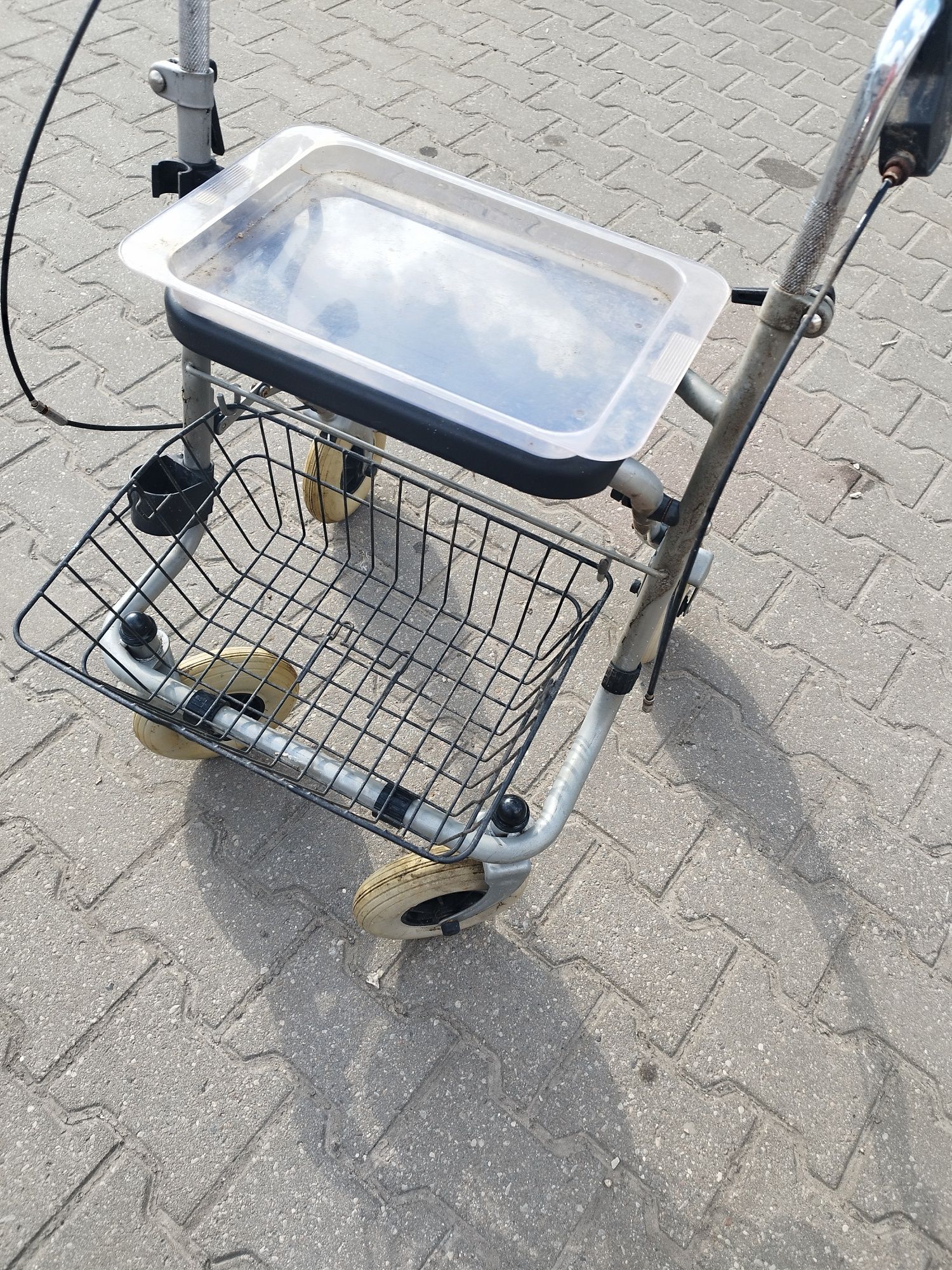 Chodzik.rollator,balkonik z koszyczkiem