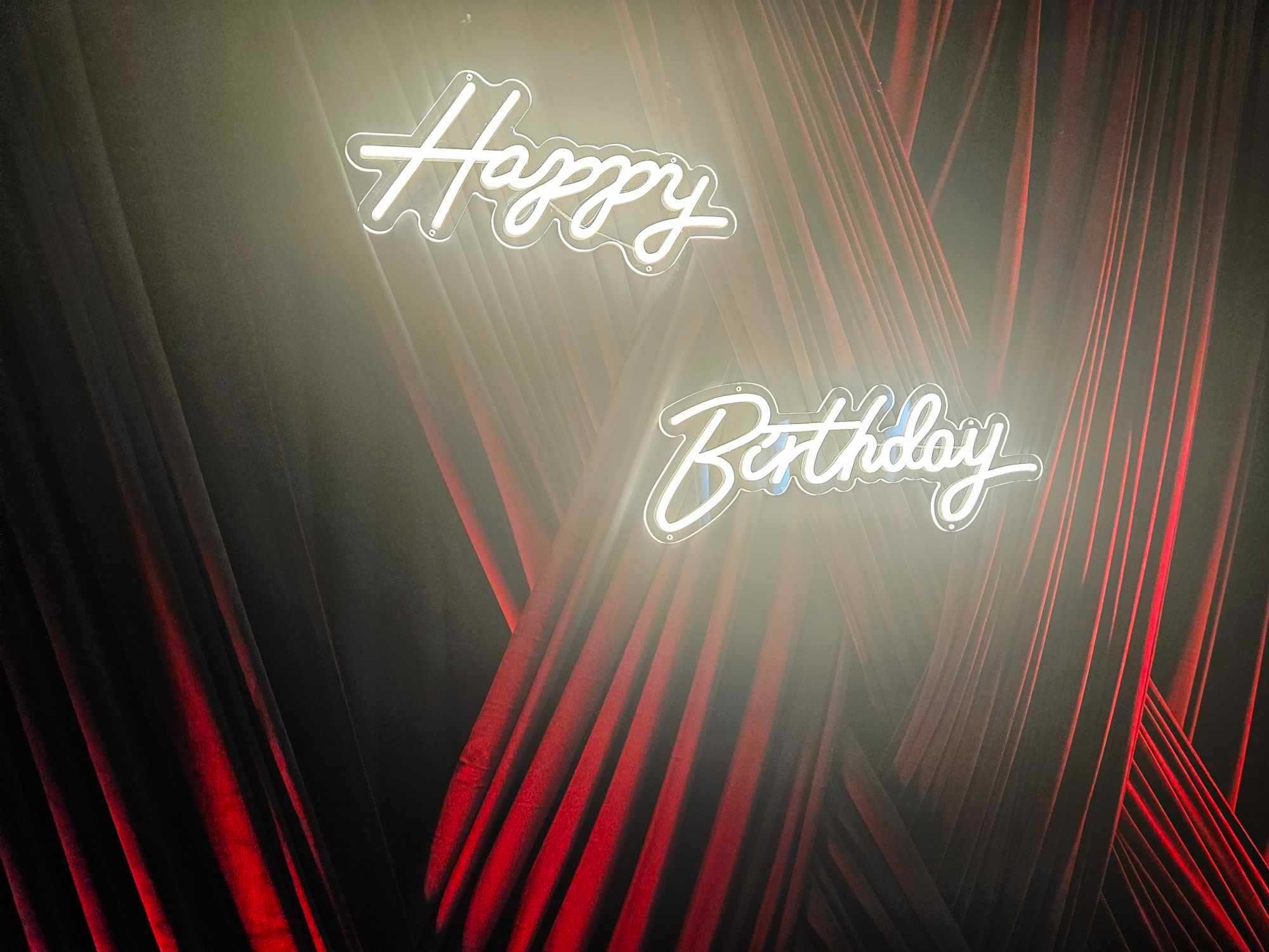 Happy Birthday napis neon Na skraju raju przyjęcie urodziny dekoracje