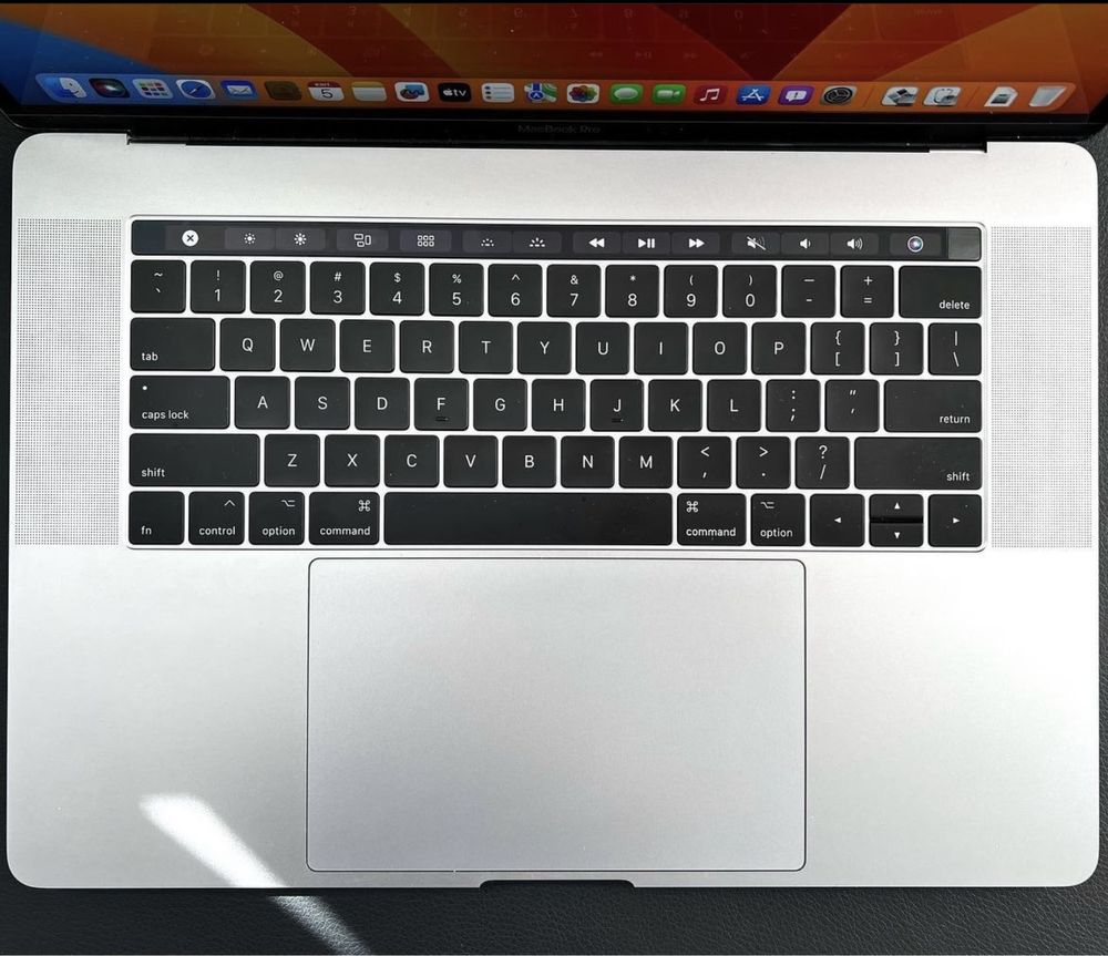 MacBook Pro 15-inch 2017 touch bar Intel Core i7