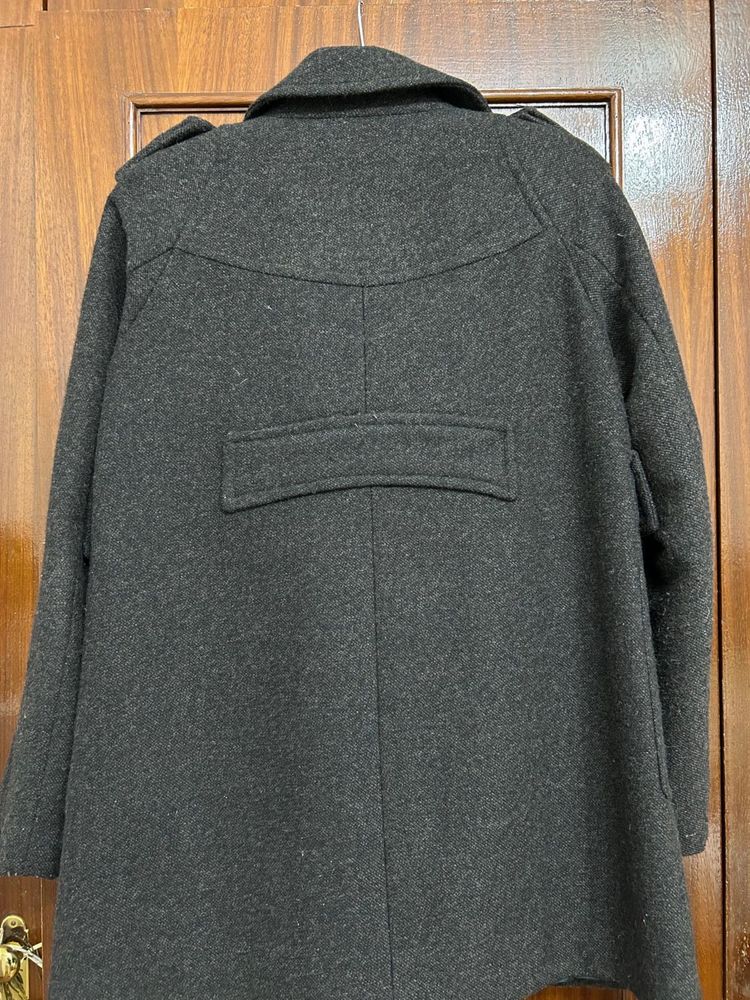 Casaco muito quentinho da Zara. Como novo. Só 15€