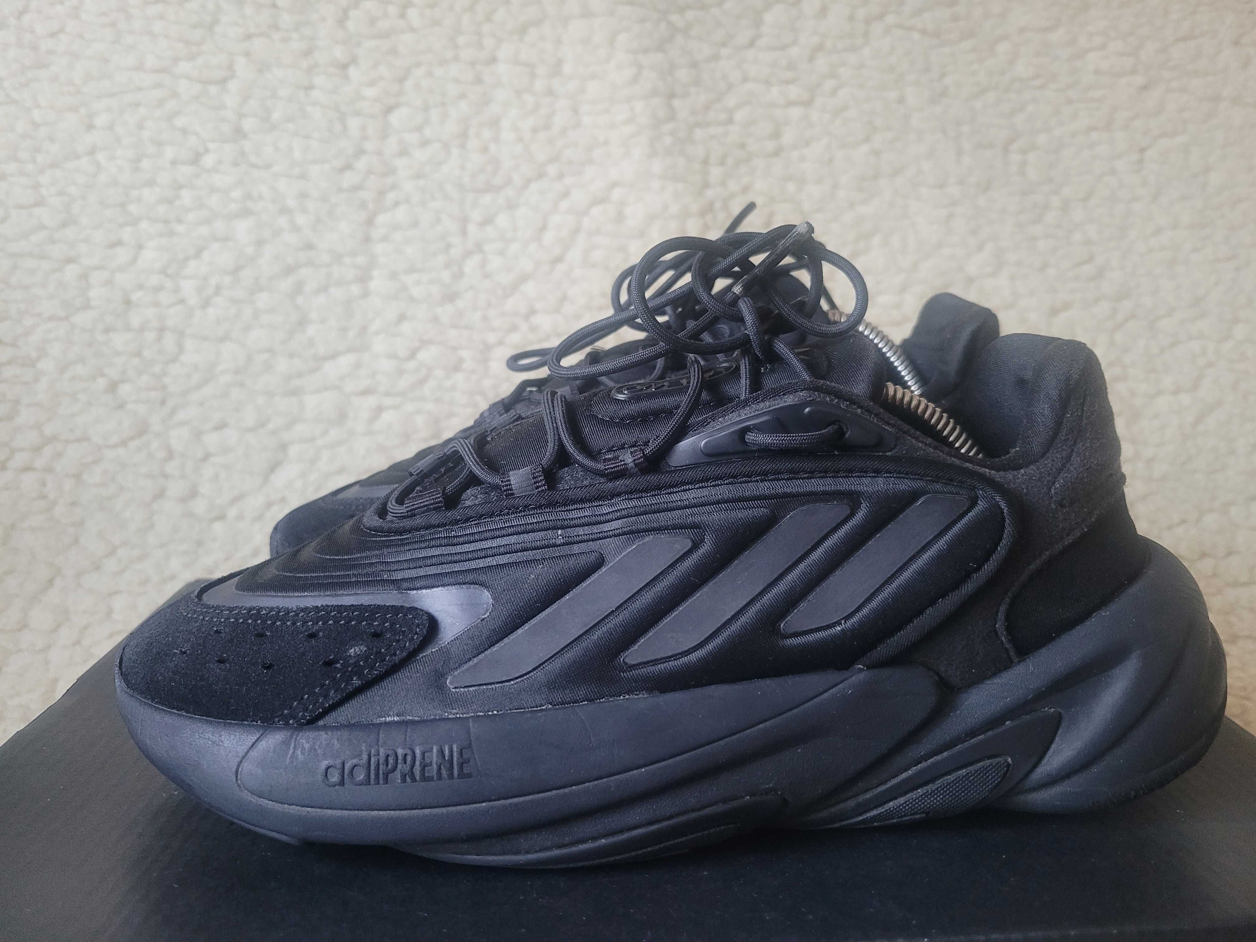 Mega  młodzieżowe buty sportowe Adidas Ozelia r. 38,5