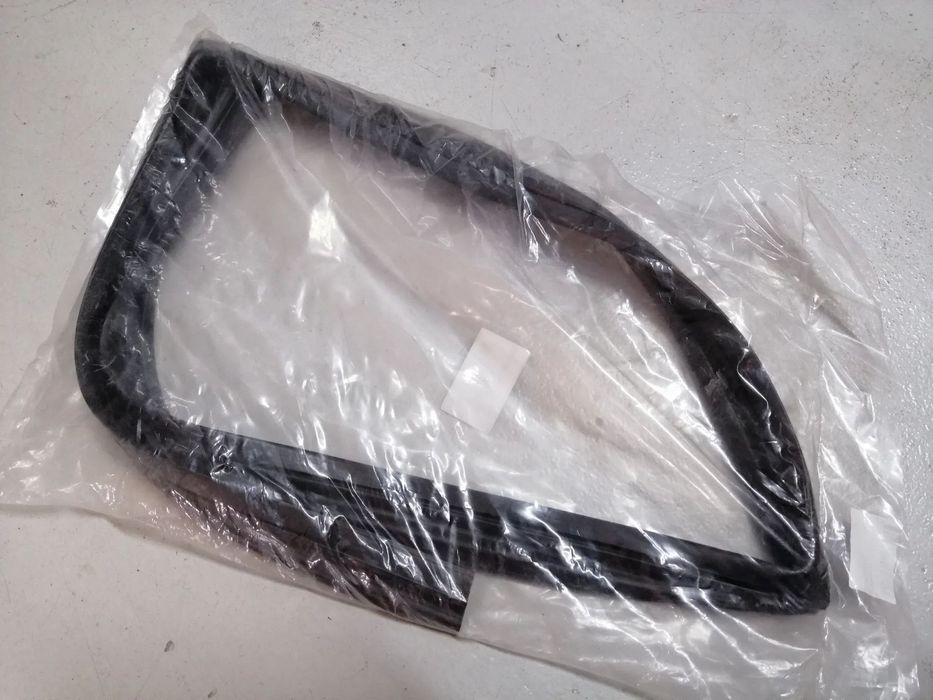 Borracha /Calha do vidro da porta de trás Opel Campo Bedford Brava