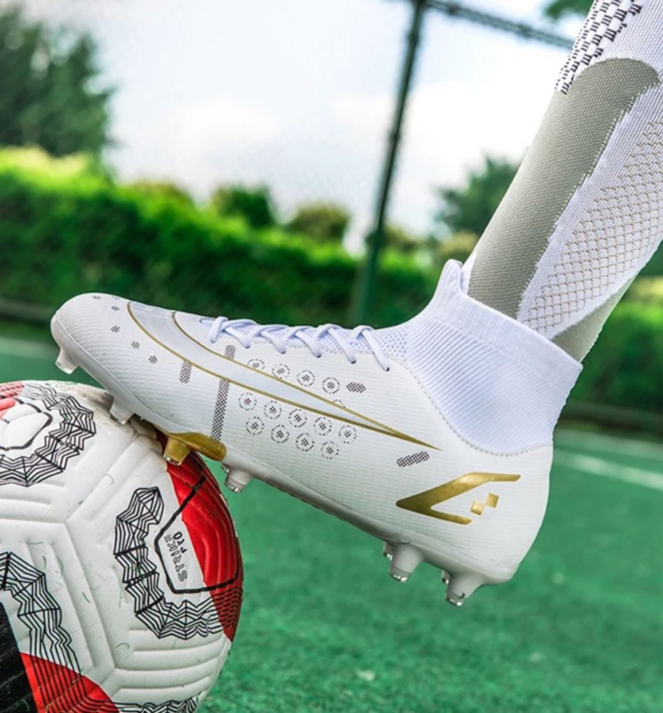 Buty piłkarskie obuwie sportowe korki lanki skarpeta futbolówki