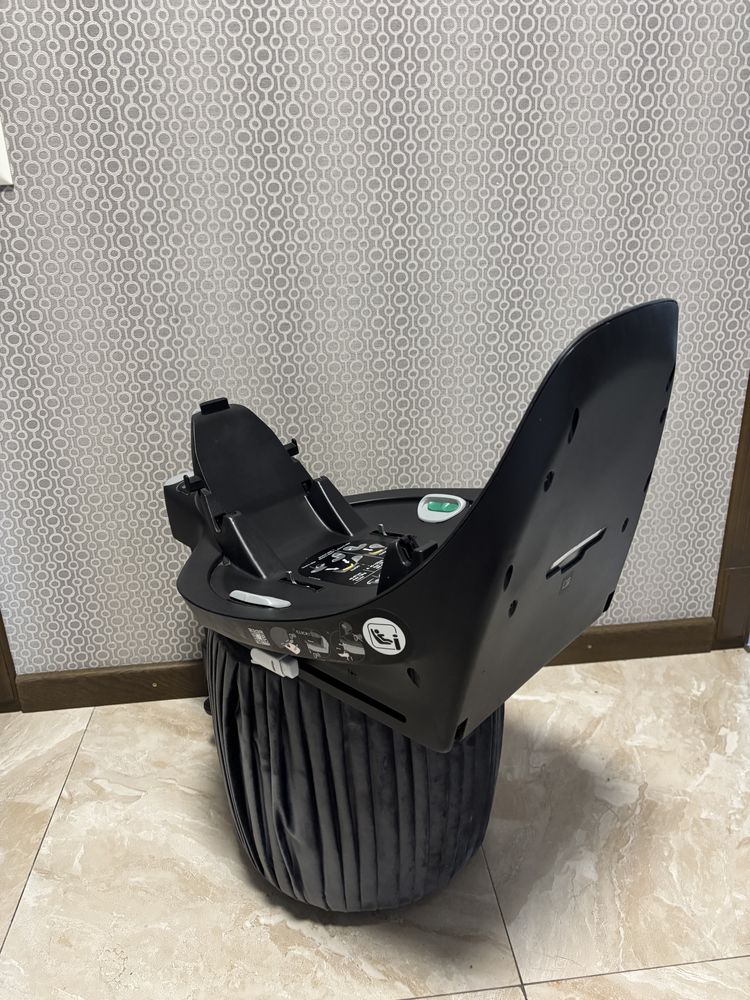 Автокрісло Cybex Cloud Z Deep Black ідеальний стан