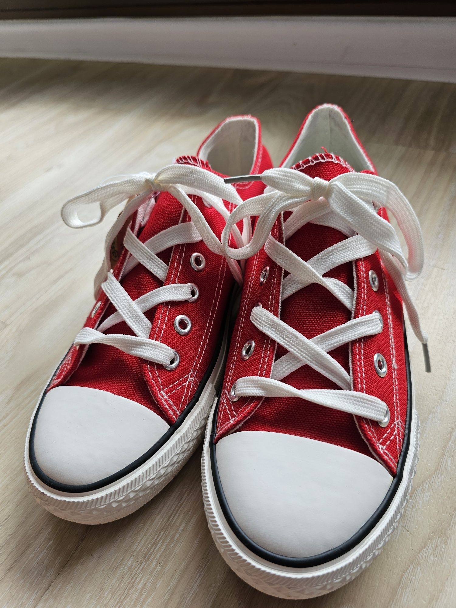 Nowe trampki czerwone rozm 40