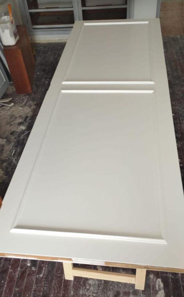 Serviços de pintura, decoração e restauração em geral.