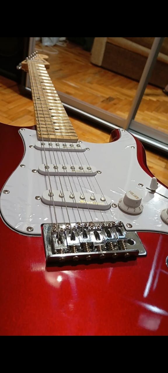 Электрогитара fender