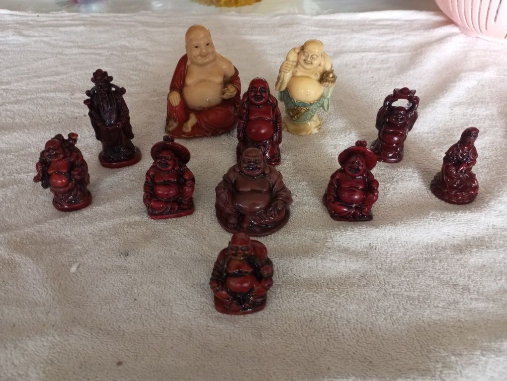 Estatuetas resina vermelha miniatura buda