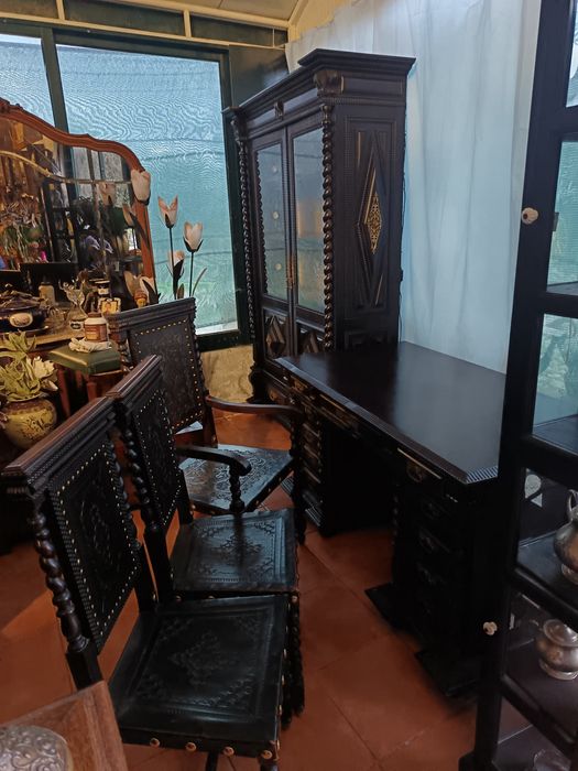 Mobília de escritório Manuelino