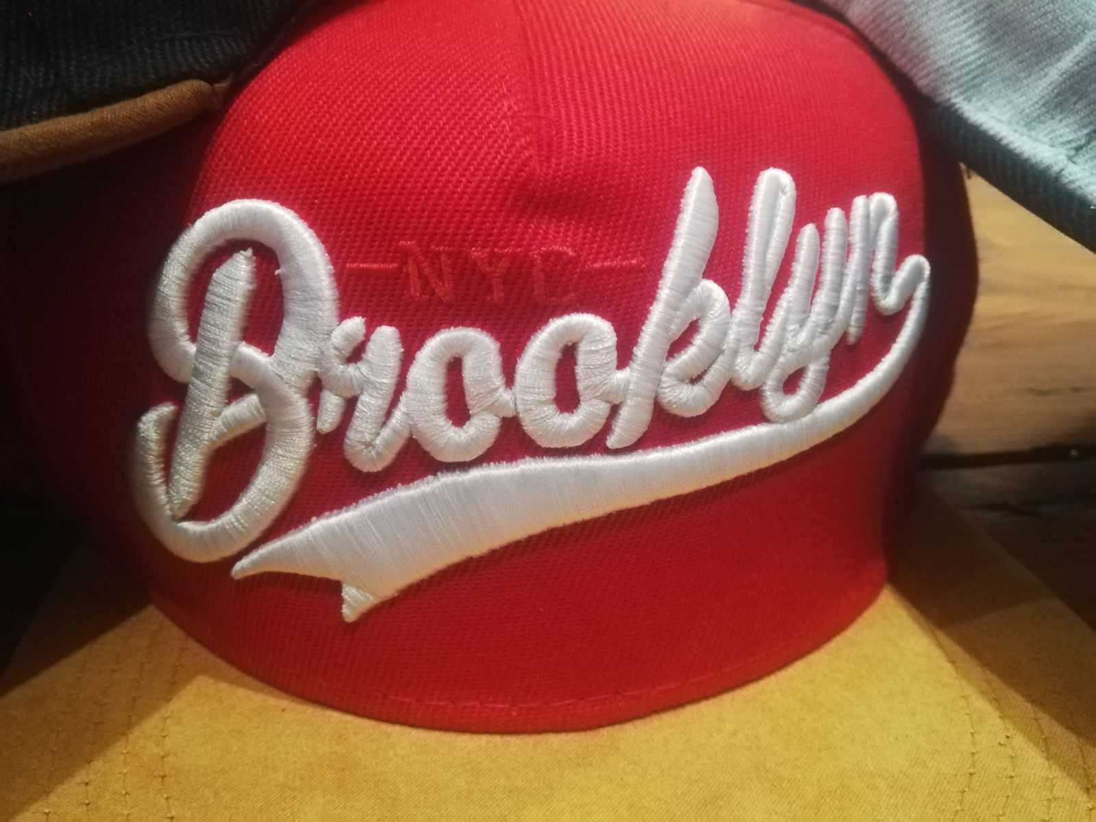 Zestaw 3 czapek z płaskim daszkiem Brooklyn