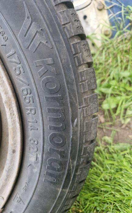 Felgi 14 cali 4x108 z oponami zimowymi kormoran 2023 plus kołpak Forda