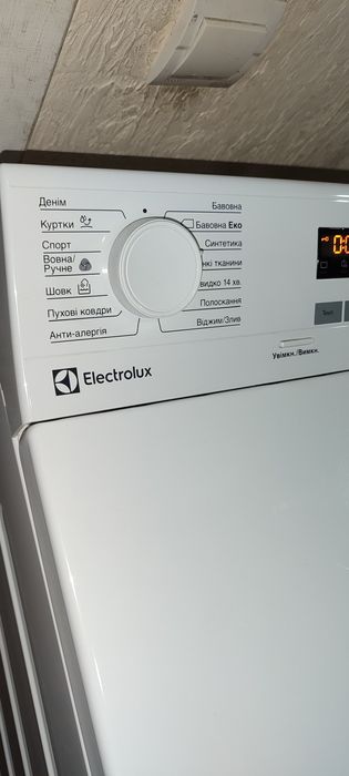 Стиральная машина вертикальной загрузки Electrolux 6 кг.
