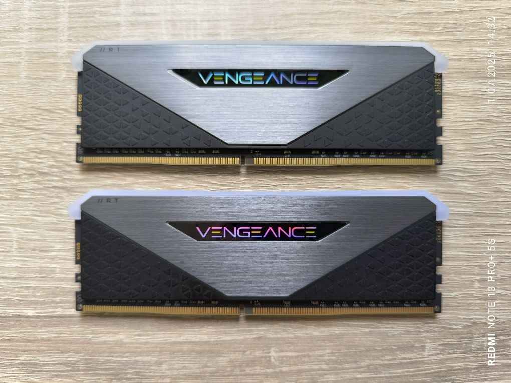 Pamięć RAM RGB DDR4 32GB (2x16) 3600 CL16  Corsair Vengeance RT