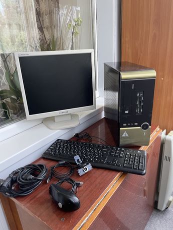 Системник монитор веб камера клавиатура мышка