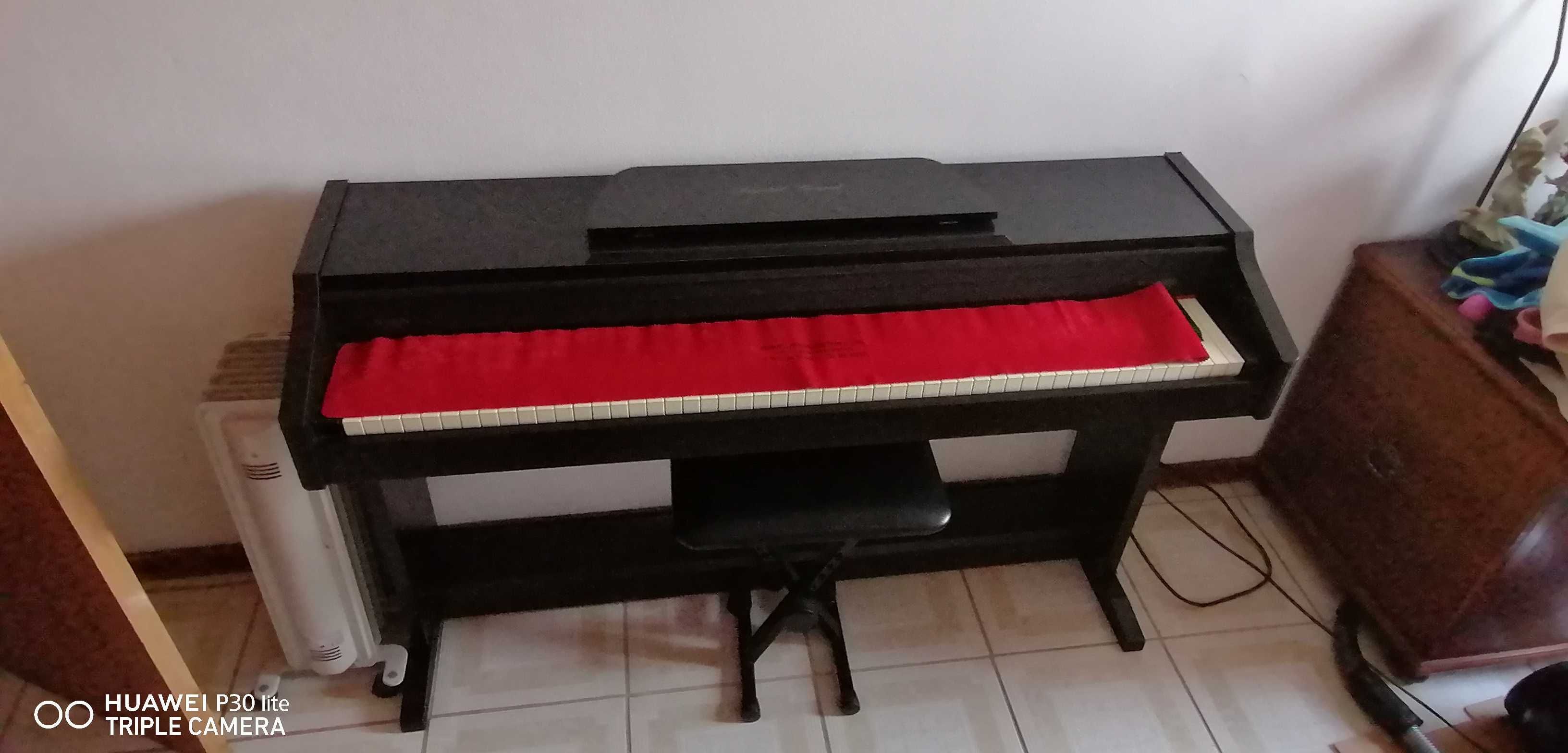 Piano, com pouco uso