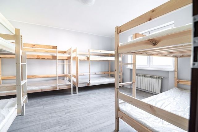 Łóżko piętrowe HIT 90x200 z materacami komplet łóżka PRODUCENT