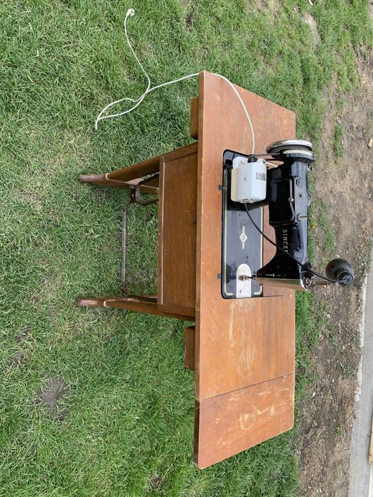 Продам швейну машинку Zinger