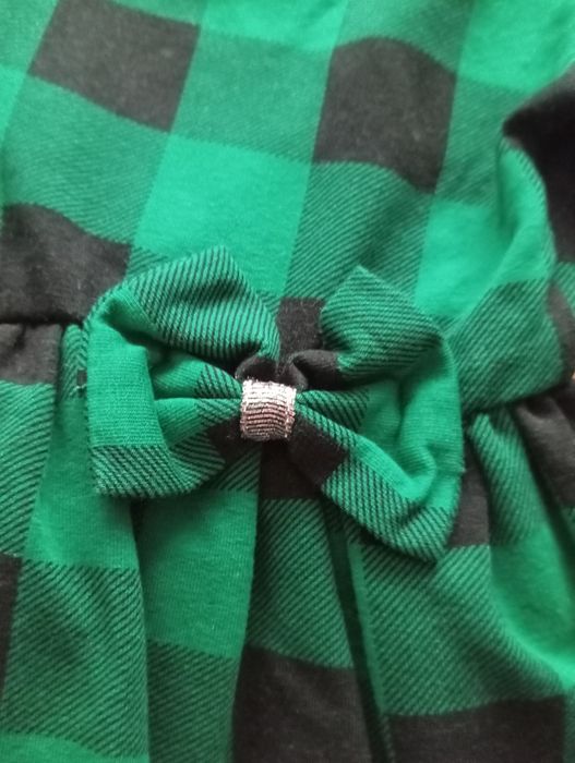 Elegancka sukienka w kratkę r.68