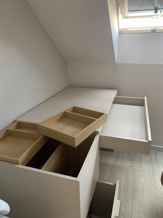 Biurko firmy VOX stan jak nowe