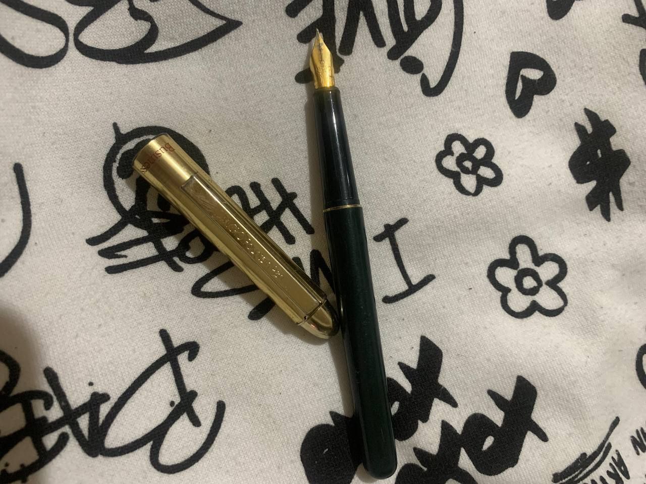 Перьевая чернильная ручка