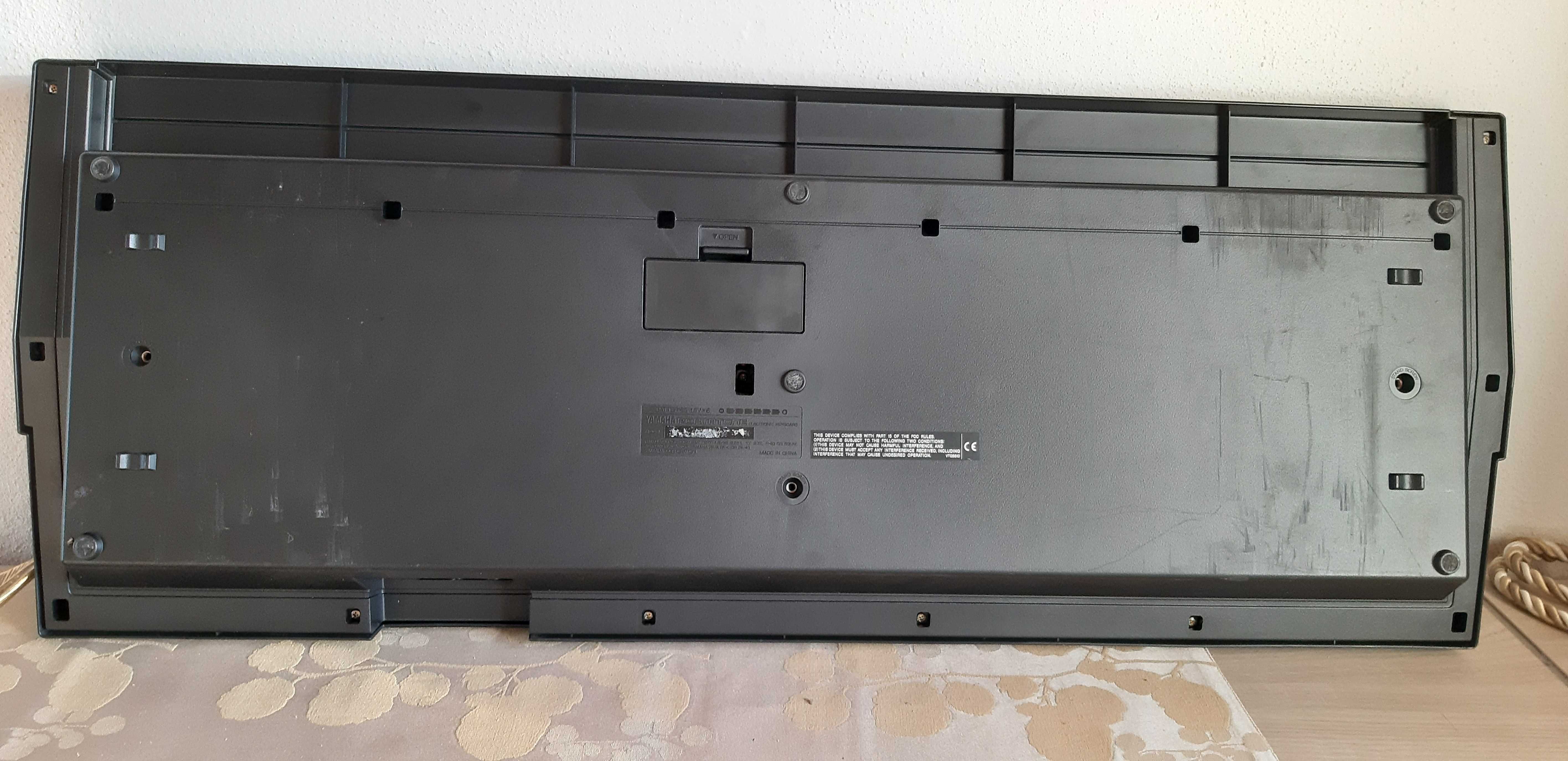 Teclado musical Yamaha PSR Serie - 215