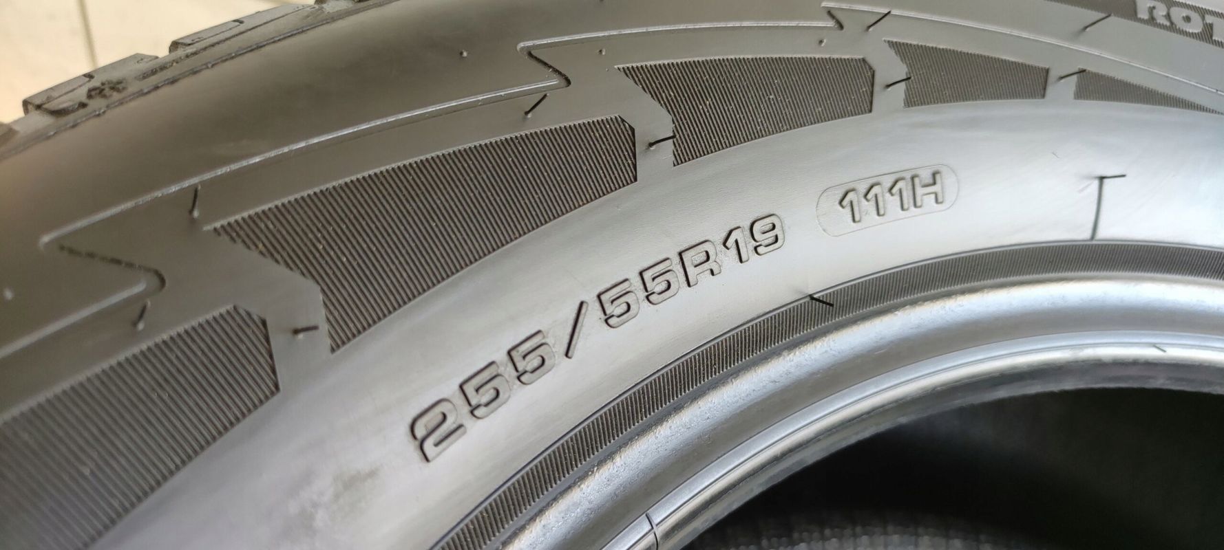 4x 255/55r19 Goodyear UltraGrip Performance Gen-1/2023r B/B/72dB Jak N