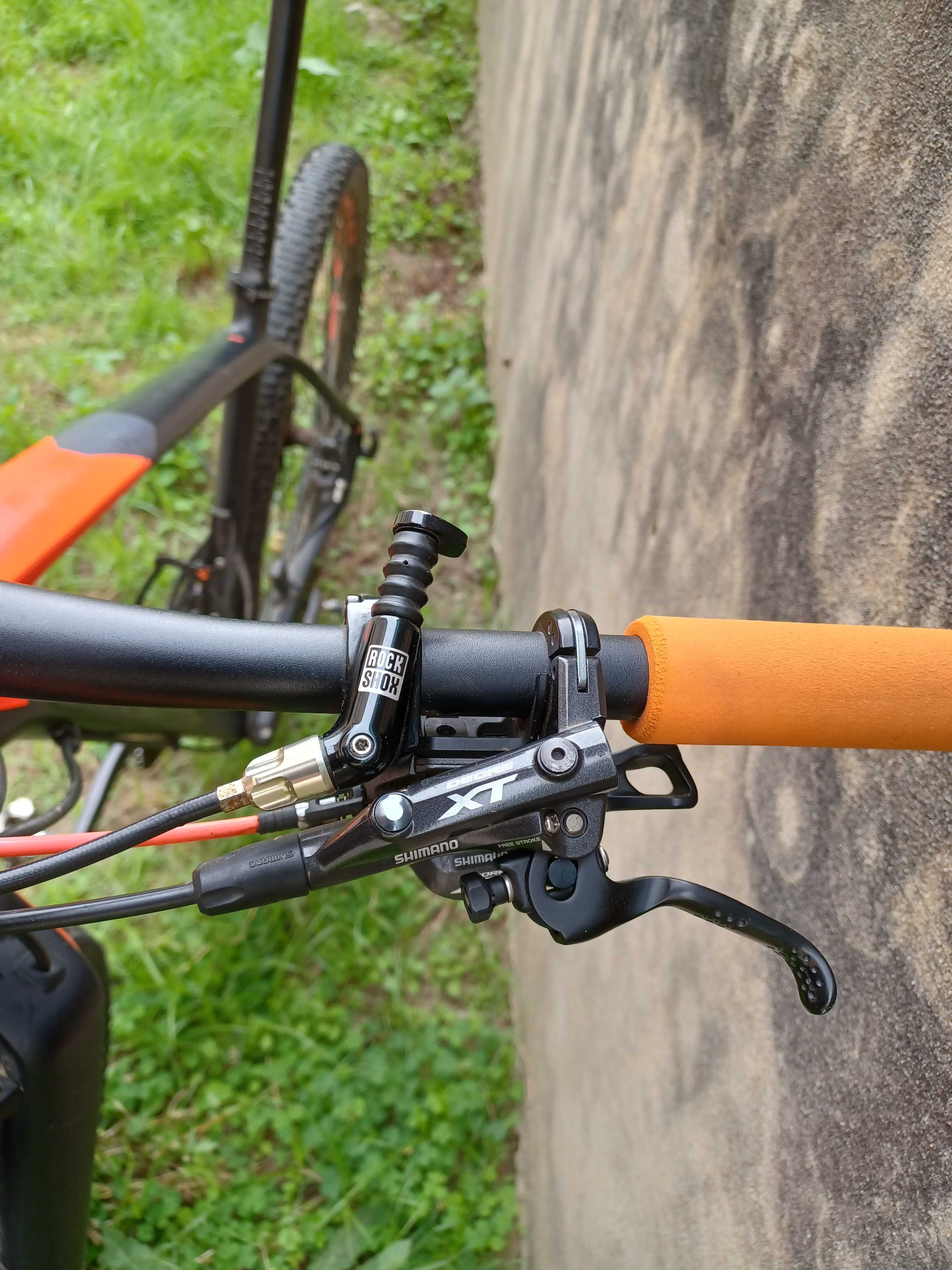 Bicicleta Cube Carbono